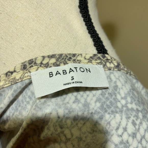 Aritzia Babaton Gray Green Snake Skin Tee Shirt - Picture 7 of 8